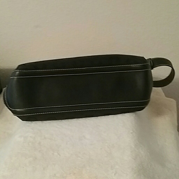 First Issue A Liz Claiborne Co. Handbag - Picture 4 of 8